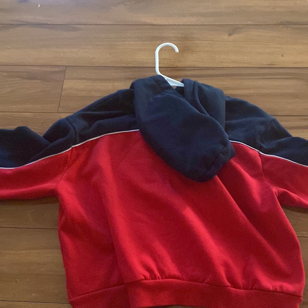 Cropped black and red hoddie - Picture 4 of 4
